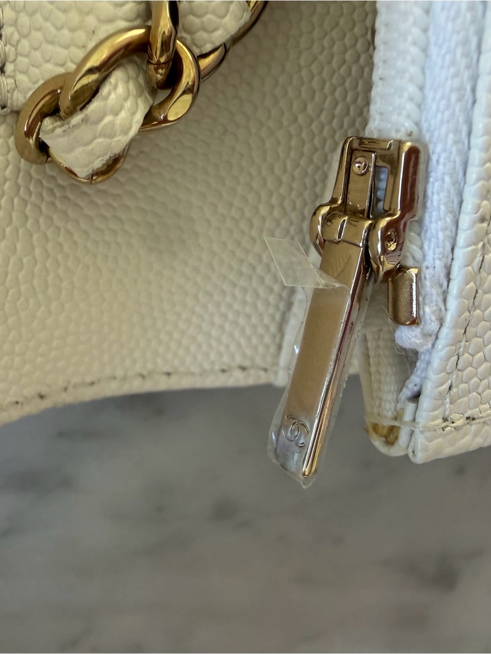 Chanel White Wallet on chain - Authentic - Picture 9 of 16